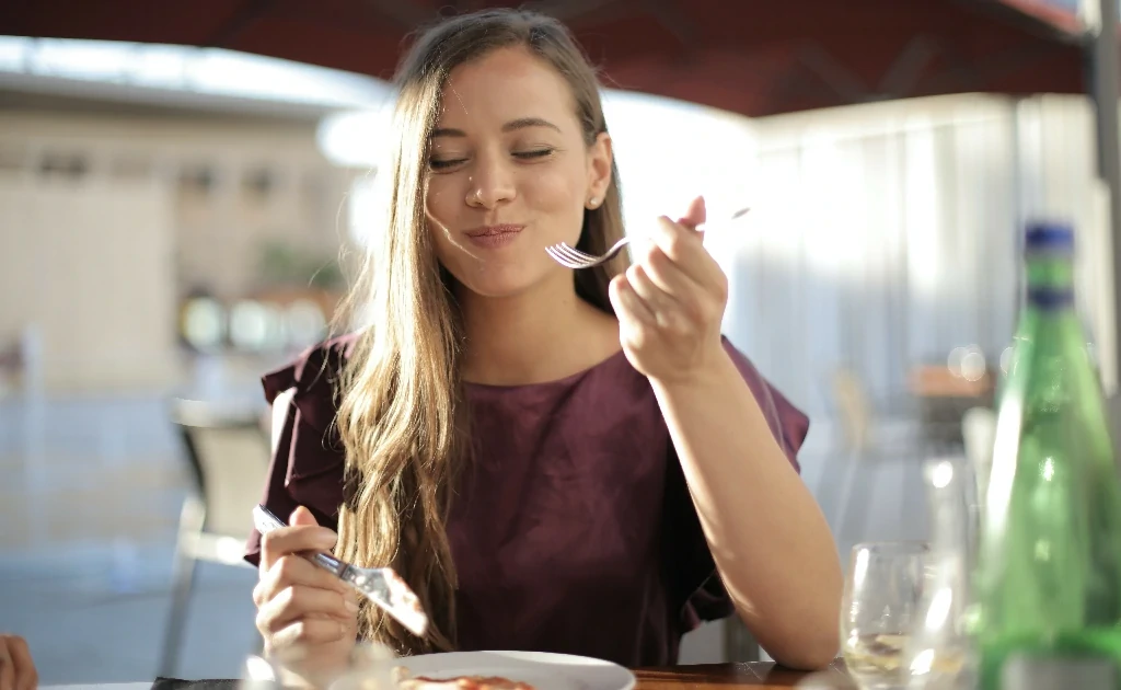 36 Best Places to Visit in the USA During Summer: Your Ultimate Travel Guide 9 Women enjoy tasting food